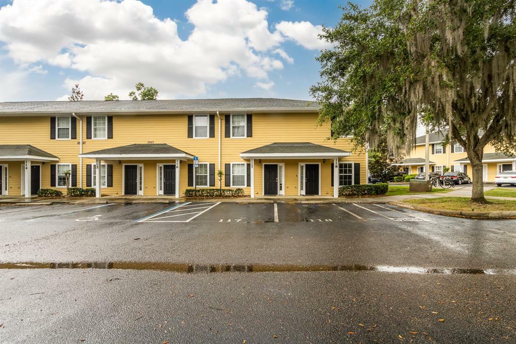 Property Photo: 2927 SW 35th Place 117 FL 32608
