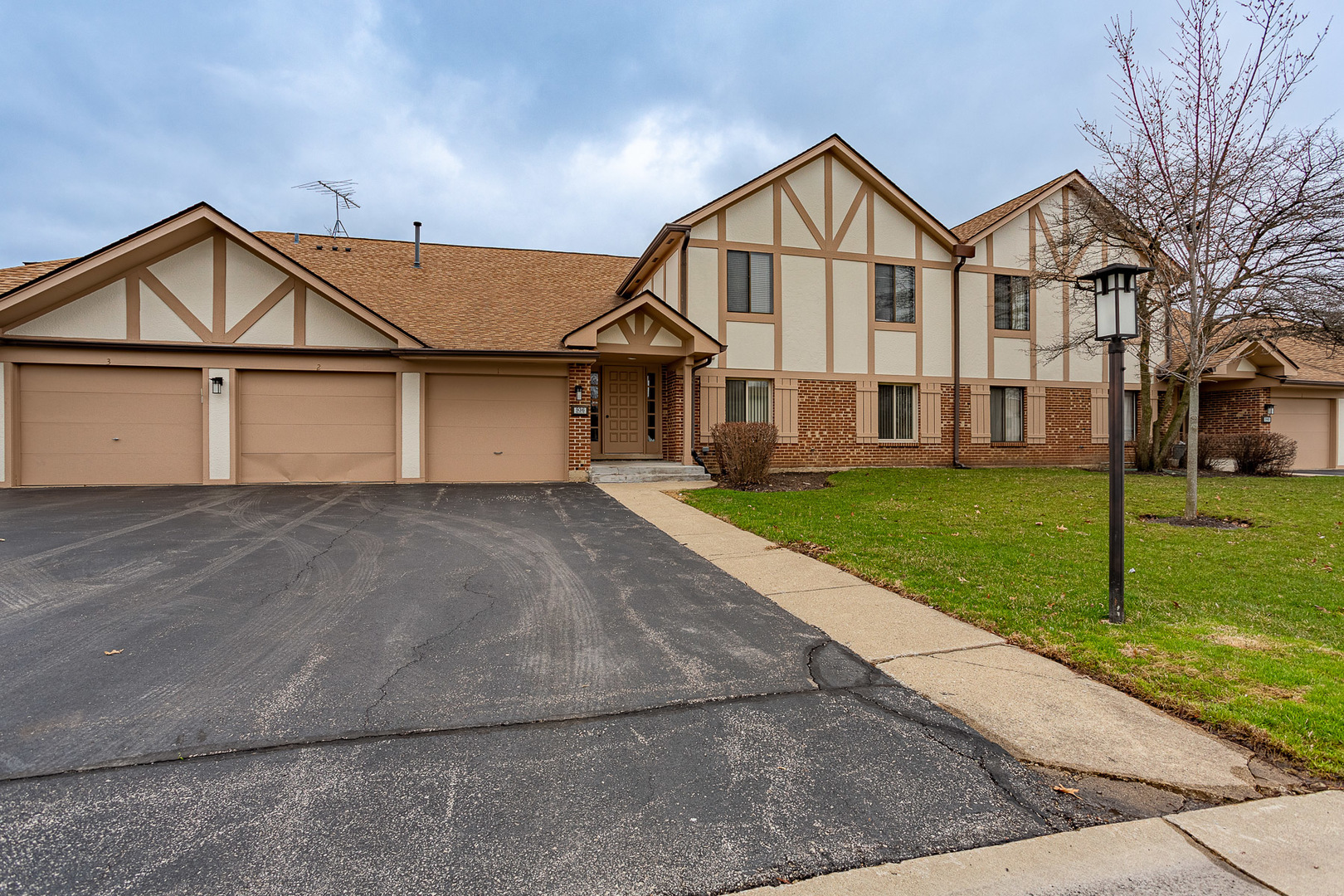 Property Photo:  936 Surrey Drive 1A  IL 60193 