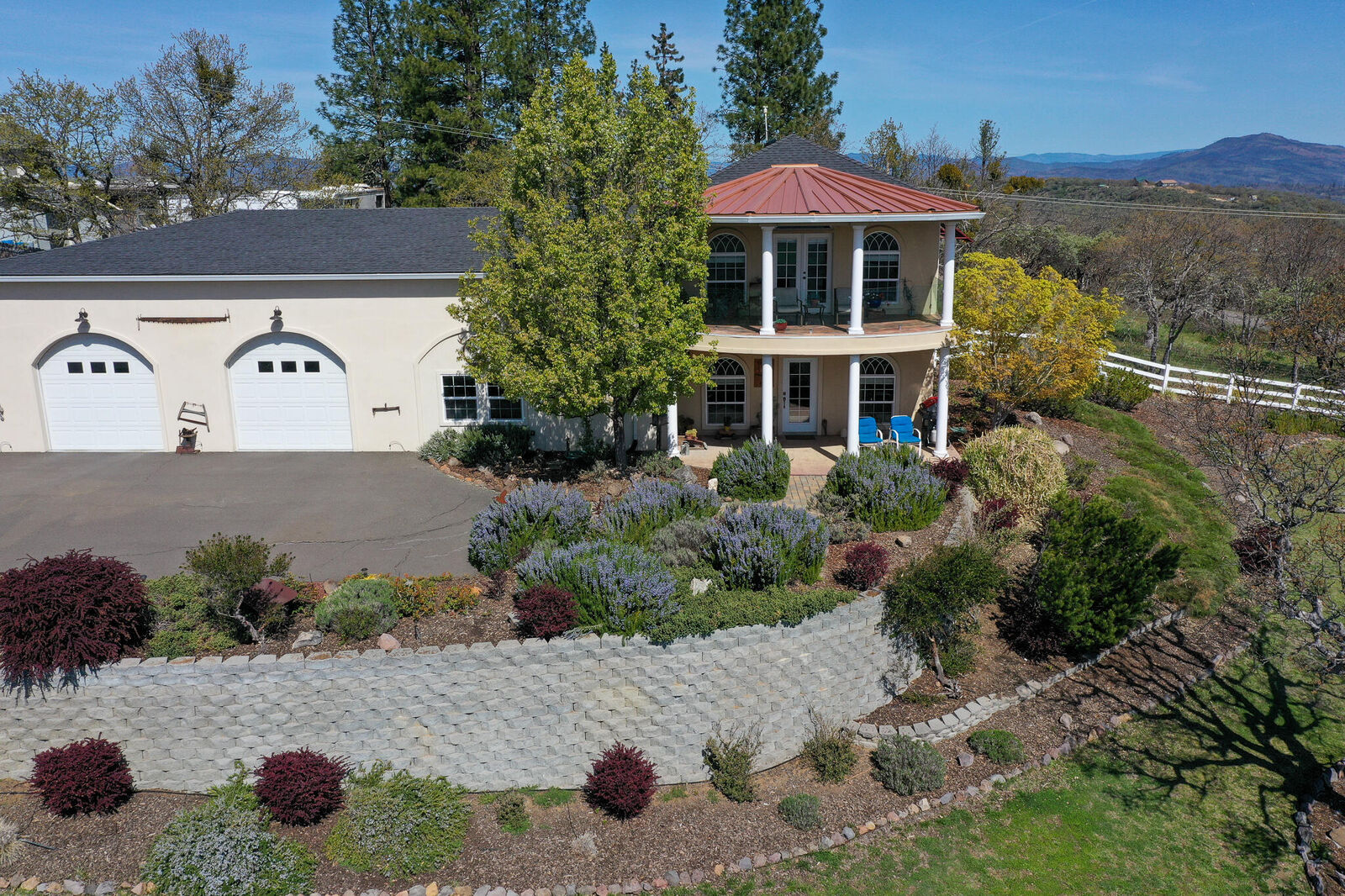 Property Photo: 786 Mount Castle Drive OR 97524