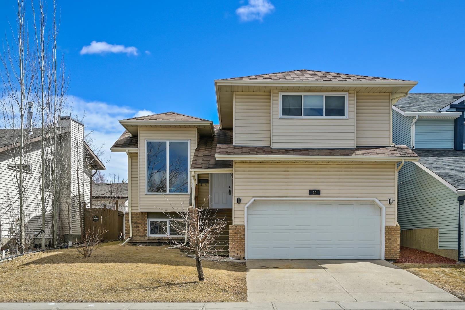 Property Photo: 32 McKinley Rise SE AB T2Z 1V5