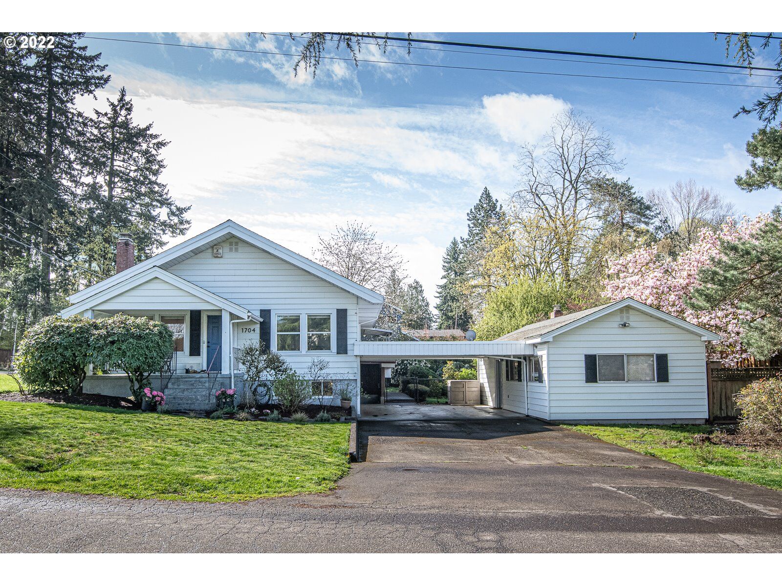 Property Photo: 1704 SW Dolph St OR 97219