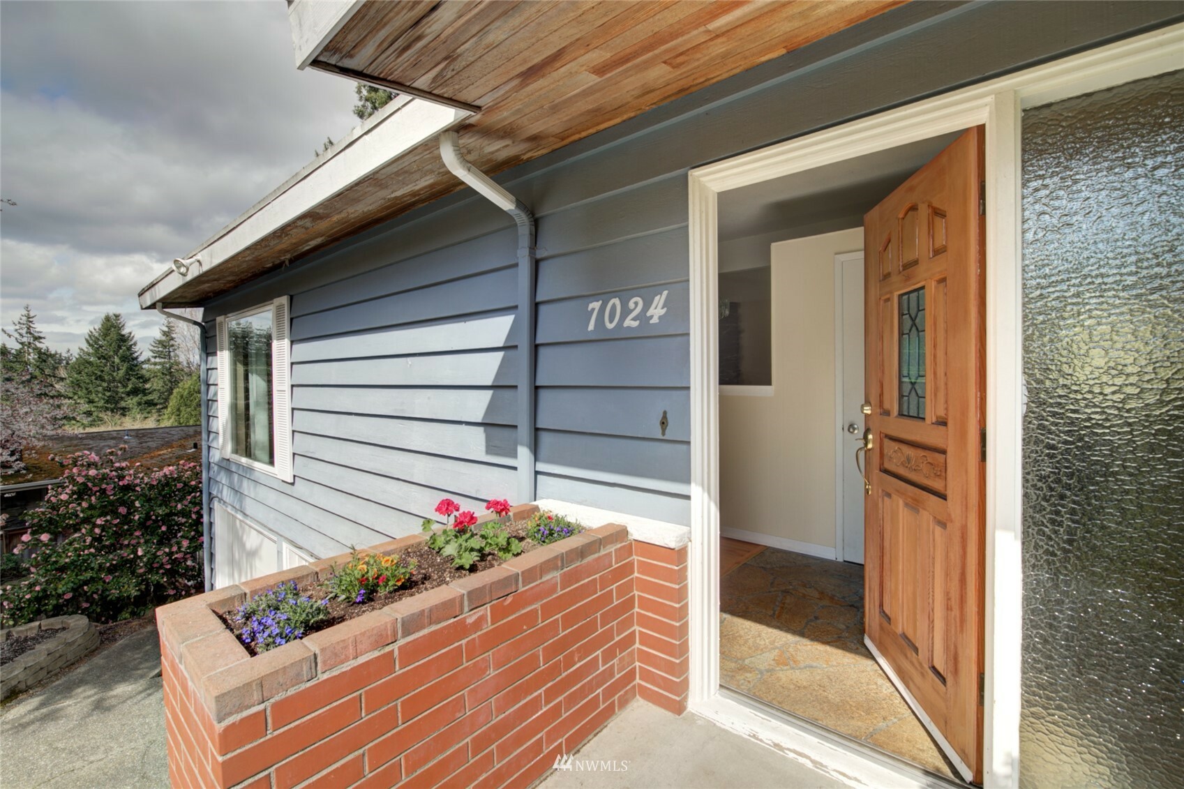 Property Photo: 7024 NE 155th Place WA 98028