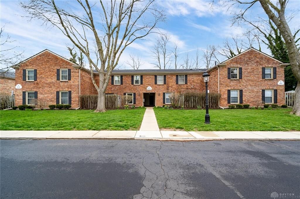 Property Photo: 41 Winchester Place G OH 45458