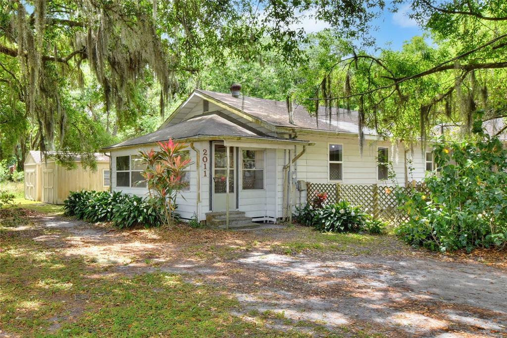 Property Photo:  2011 S Wiggins Road  FL 33566 