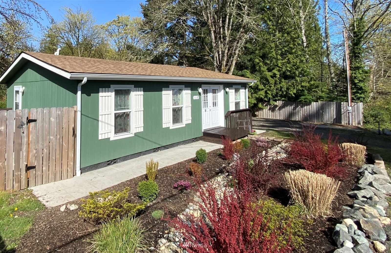 Property Photo:  119 Broad Street W  WA 98312 