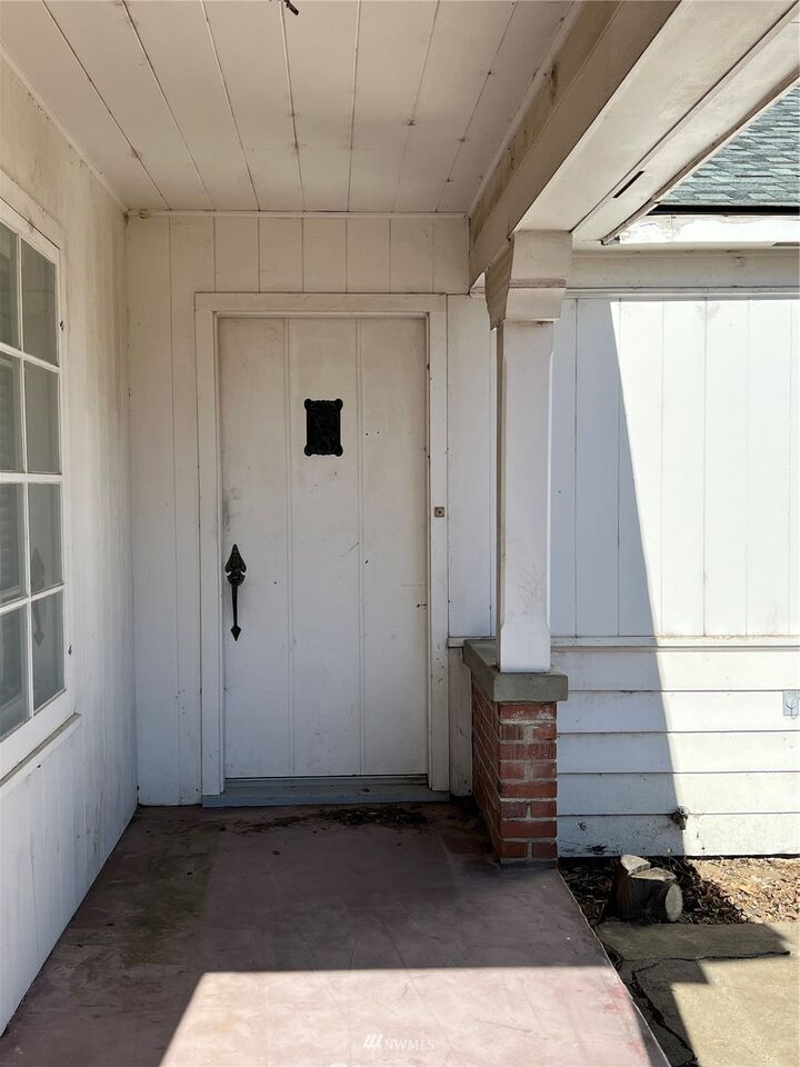 Property Photo:  235 C Street SW  WA 98823 