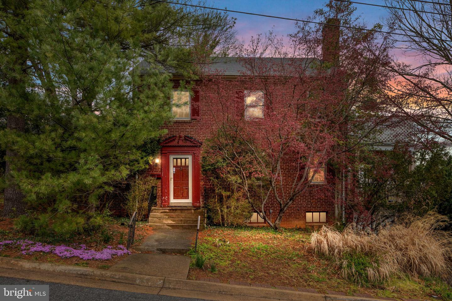 Property Photo:  113 W 1st Street  VA 22630 