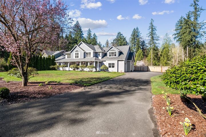 Property Photo: 24515 214th Avenue SE WA 98038