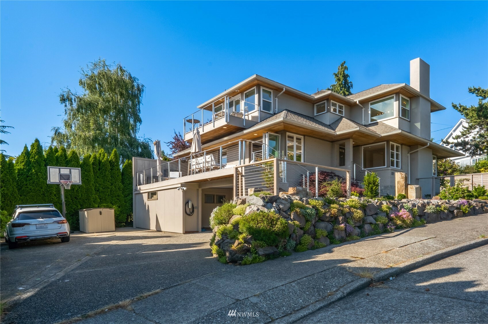 Property Photo:  1202 W Armour Street  WA 98119 