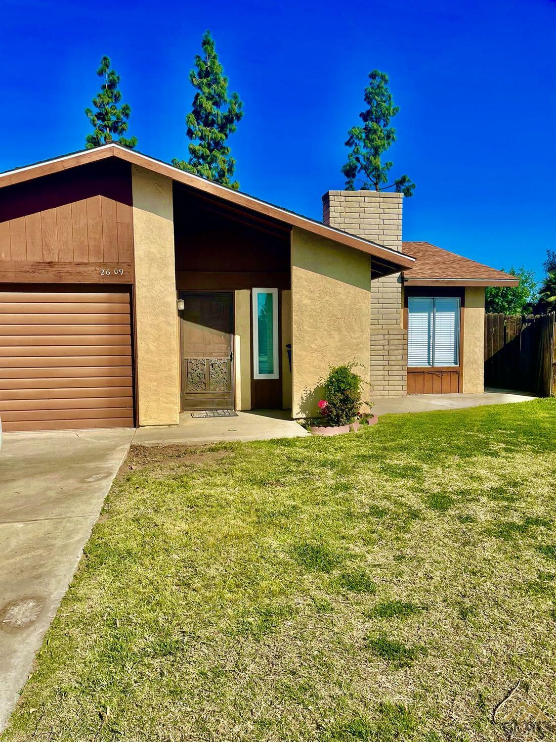 Property Photo:  2609 Eissler Court  CA 93306 