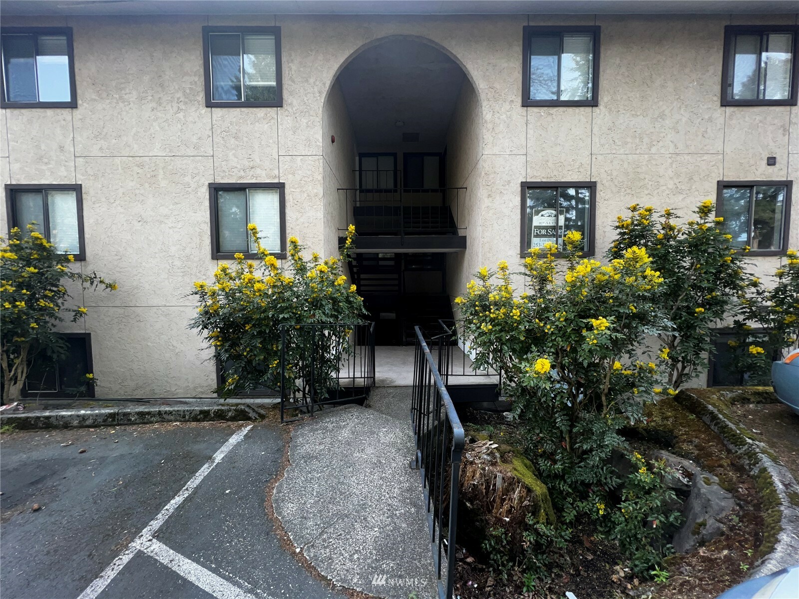 Property Photo: 10005 SE 235th Street Ct E102 WA 98031