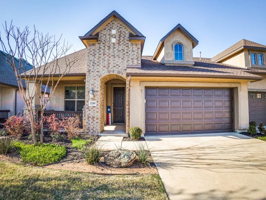Property Photo: 12509 Travertine Way TX 76207