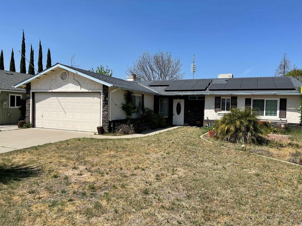 Property Photo:  2572 Almond Street  CA 93662 