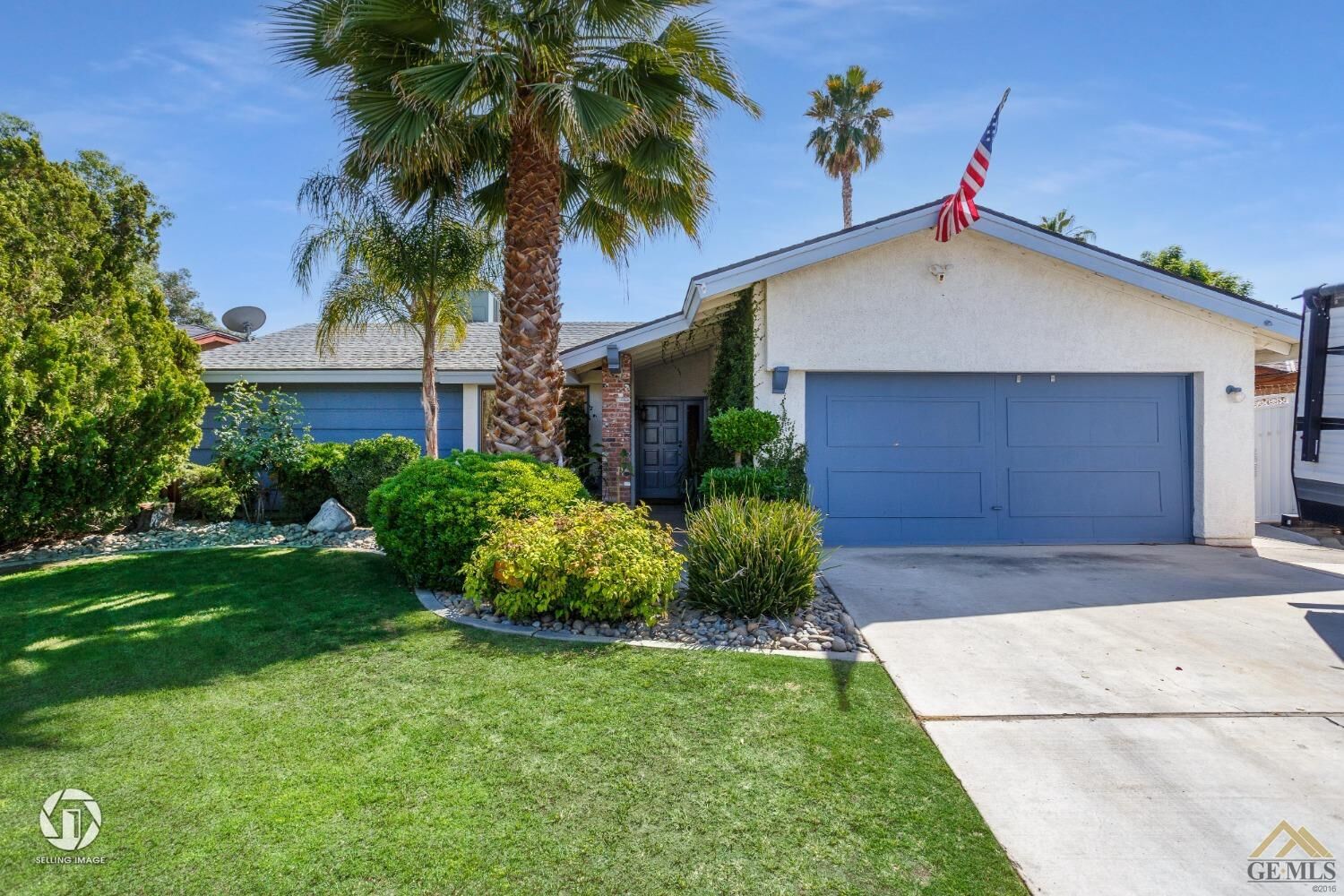 Property Photo:  8401 Eakins Drive  CA 93311 