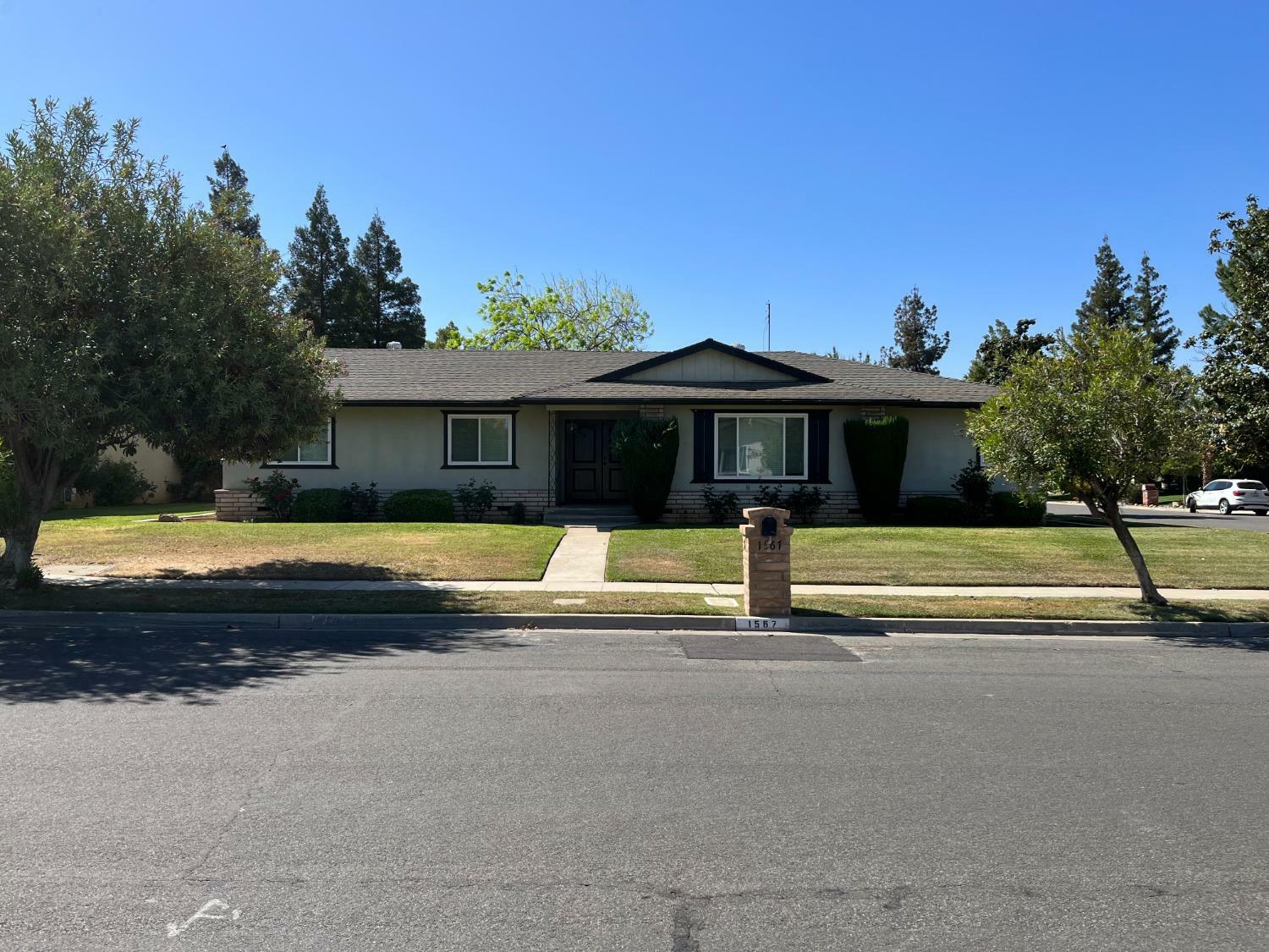 Property Photo:  1567 W Palo Alto Avenue  CA 93711 