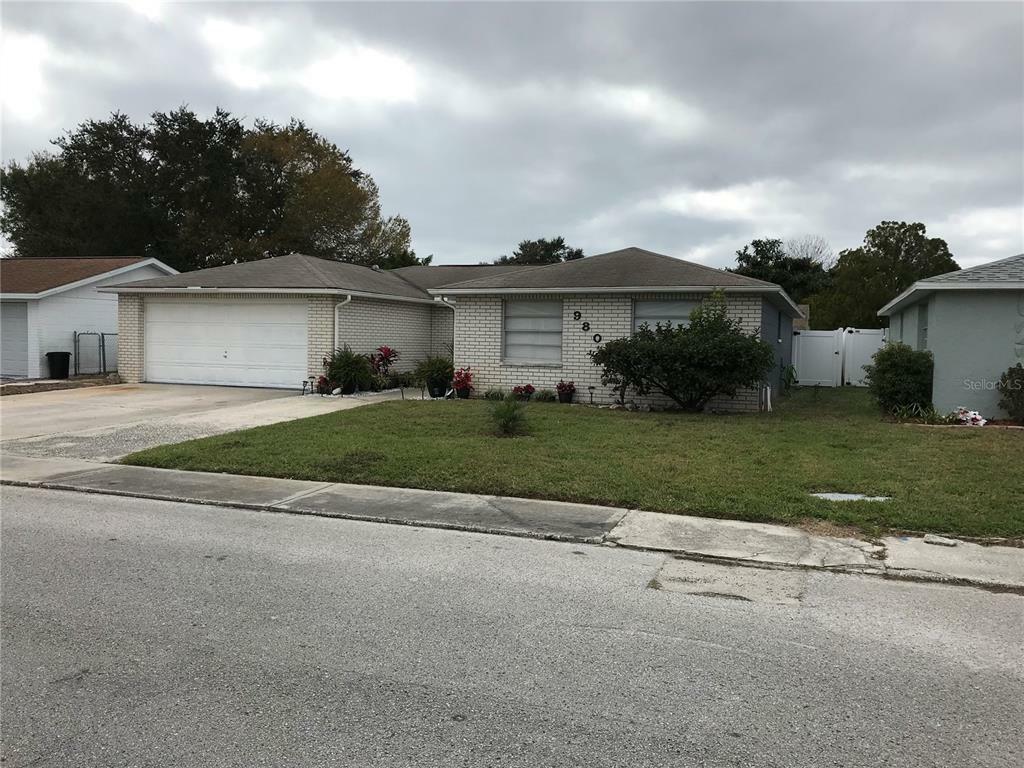 Property Photo:  9801 Lamantin Drive  FL 34668 