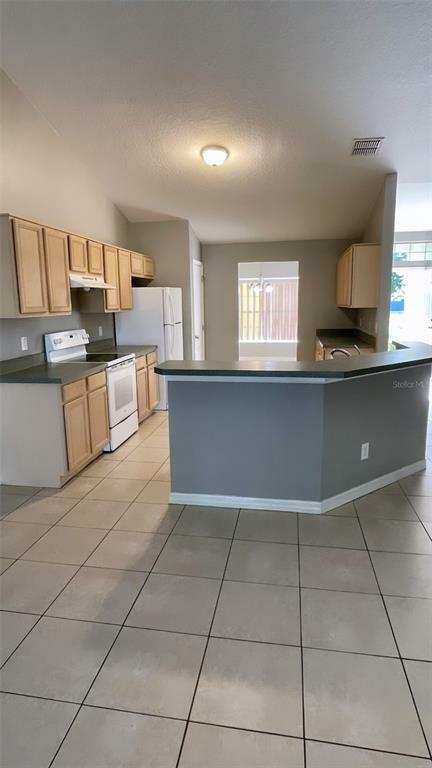 Property Photo:  2018 Southern Oak Loop  FL 34715 