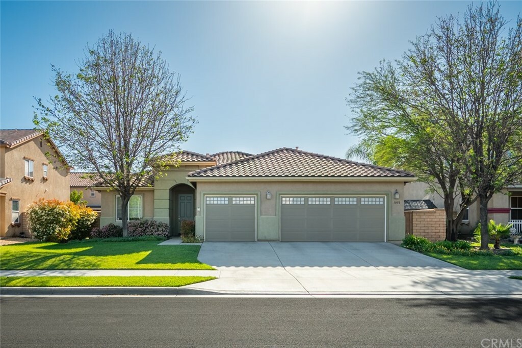 Property Photo:  1050 Saltbush Lane  CA 92545 