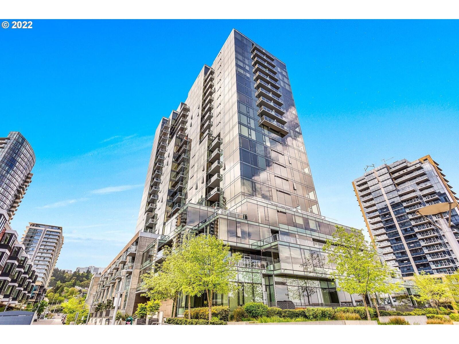 Property Photo: 841 S Gaines St 610 OR 97239