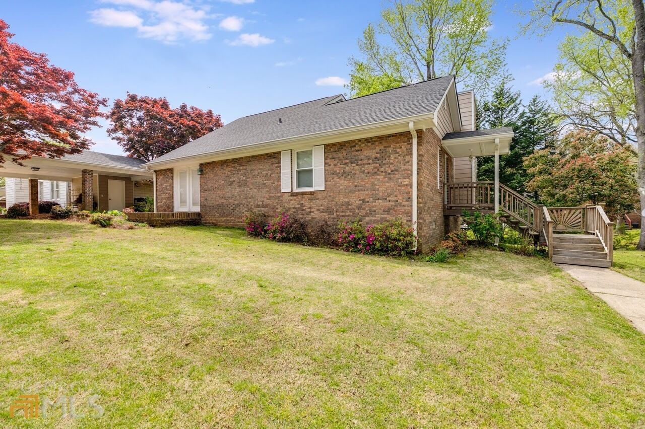 Property Photo:  104 Oxford Square  GA 30117 