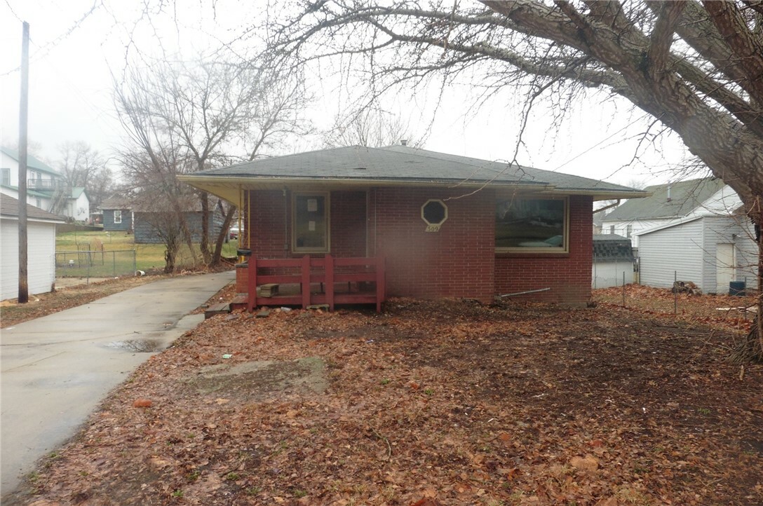 Property Photo:  509 S 2nd Street  IA 50138 