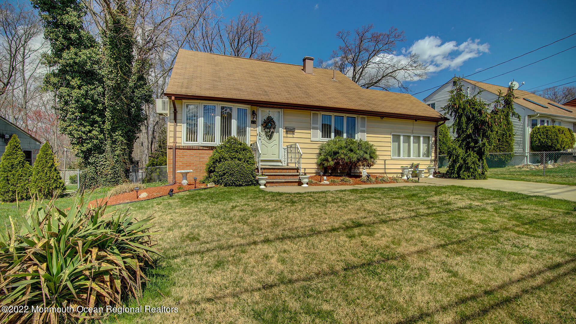 Property Photo:  15 Stratford Road  NJ 08816 