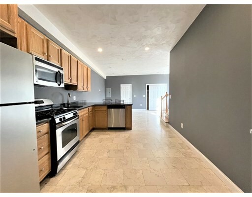 Property Photo:  62 Pleasant Street 11  MA 02148 