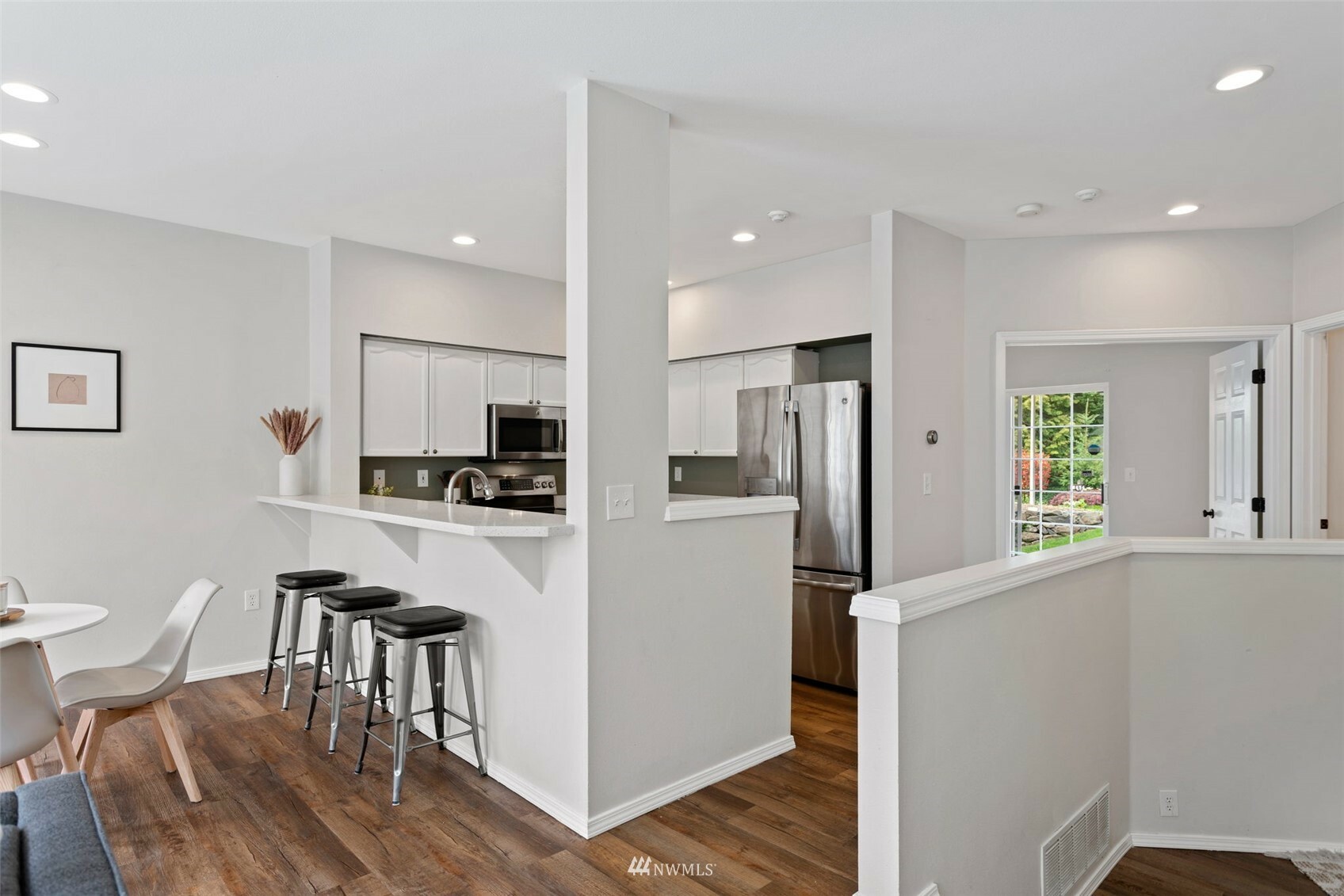 Property Photo: 18664 NE 55th Way WA 98052