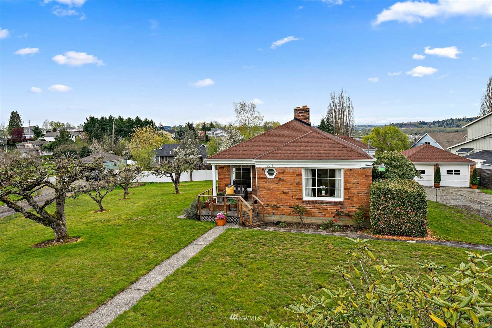Property Photo: 2015 Talbot Road S WA 98055