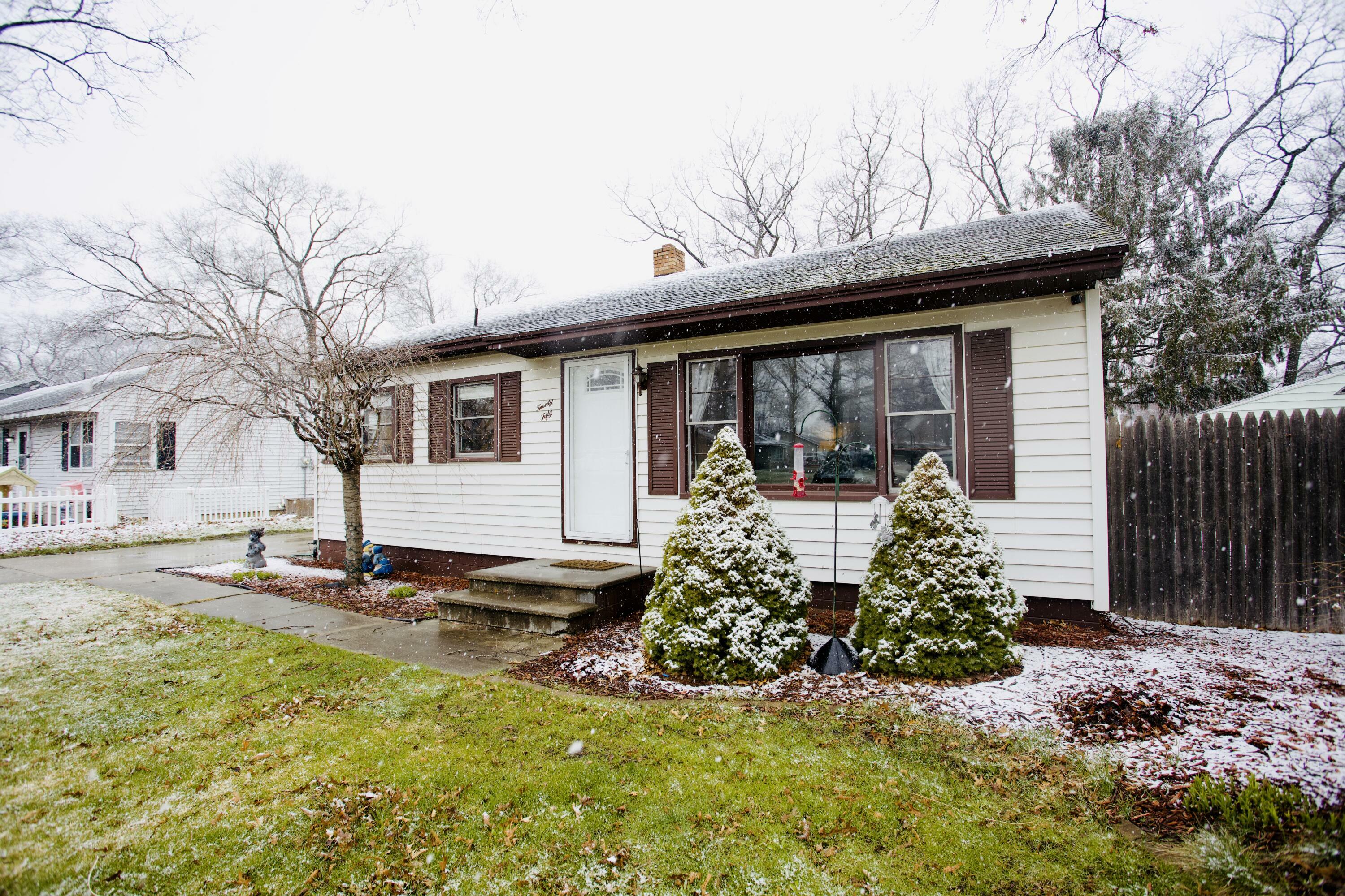 Property Photo:  2050 Marvin Avenue  MI 49442 