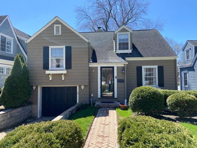 Property Photo:  106 E Maple Street  IL 60521 