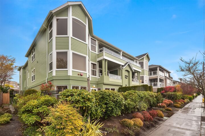 Property Photo:  239 4th Avenue S 102  WA 98020 