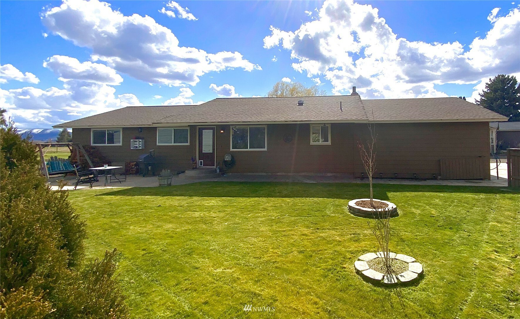 Property Photo:  500 W Ridgeview Lane  WA 98926 