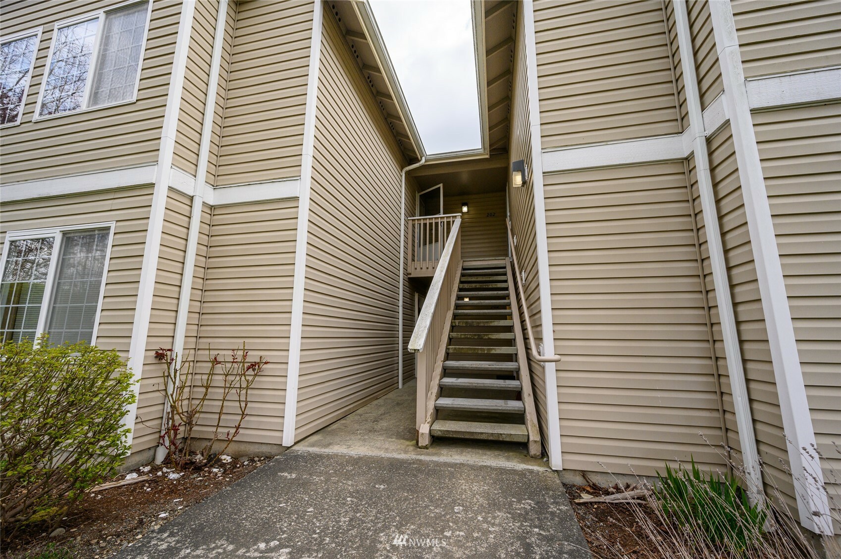 Property Photo: 601 W Horton Way 201 WA 98226