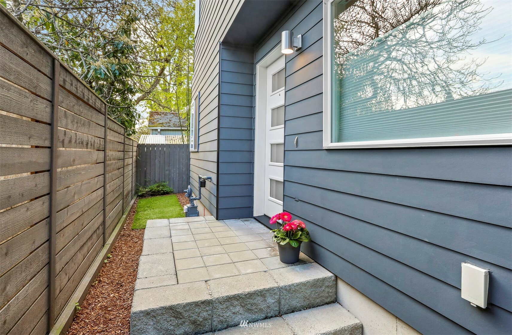 Property Photo:  3611 Wallingford Avenue N  WA 98103 