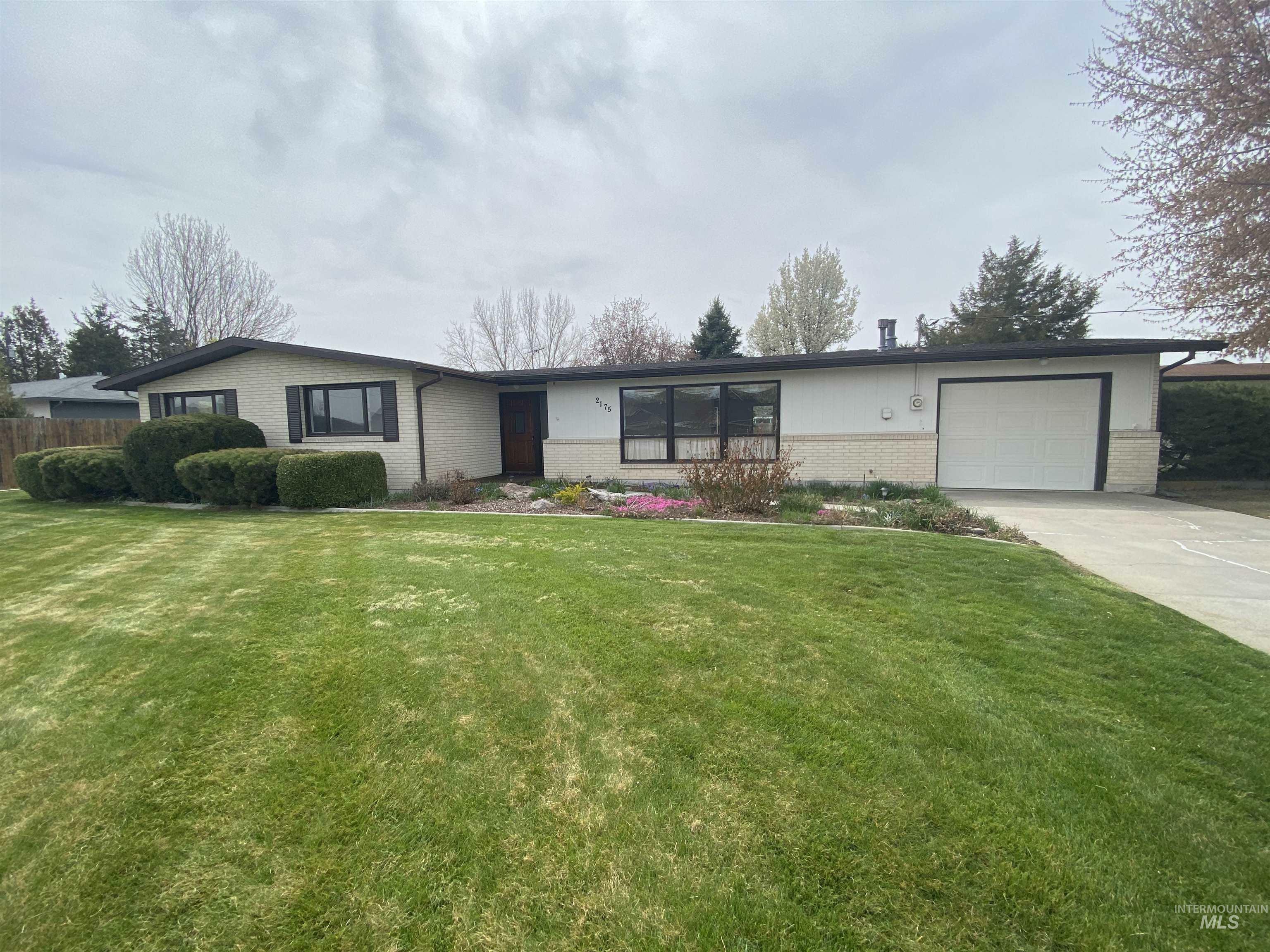 Property Photo:  2175 E Quail Run Rd  ID 83616 