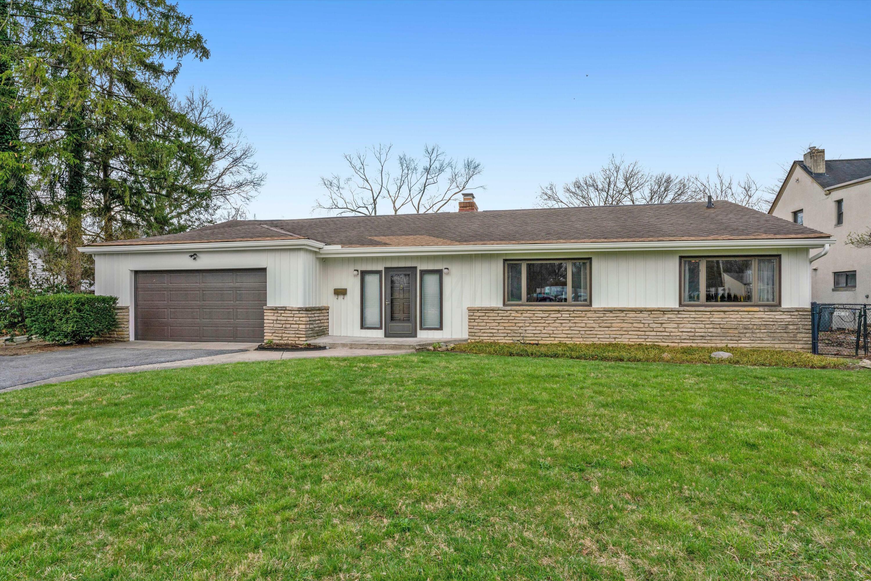 Property Photo: 3129 E Broad Street OH 43209
