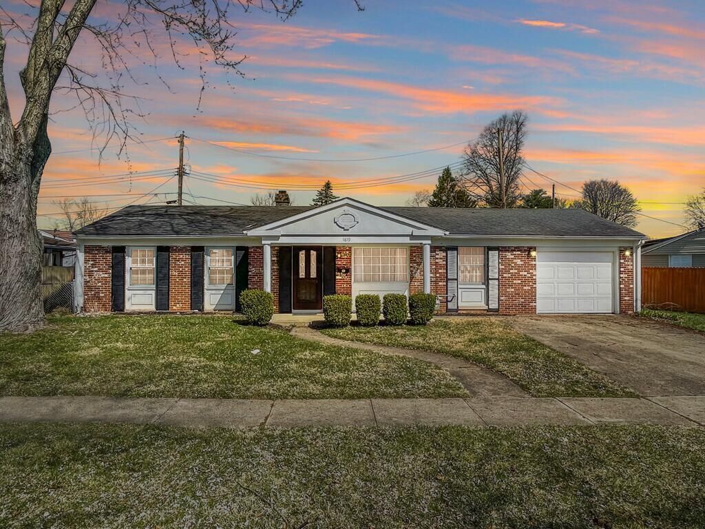 Property Photo:  1819 Frank Drive  OH 43130 