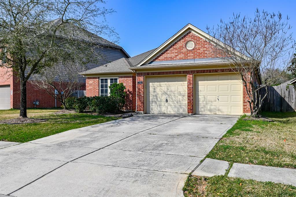 Property Photo:  2106 Castle Gardens Lane  TX 77449 