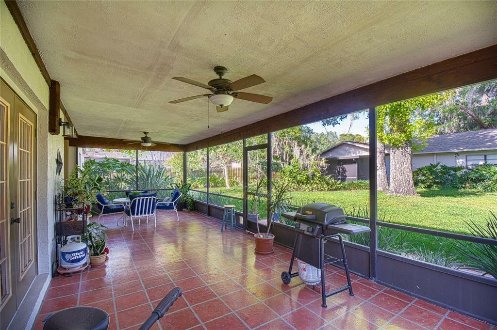 Property Photo: 714 Foxglove Place FL 33510