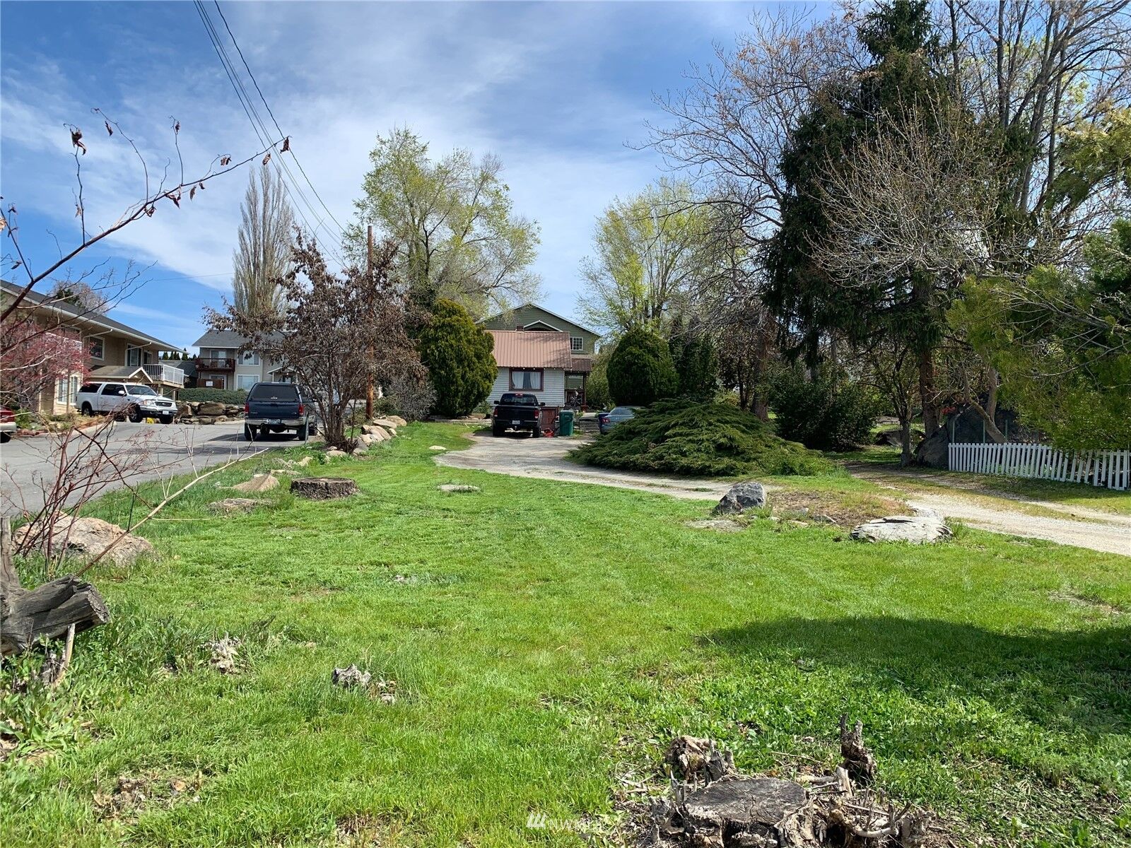 Property Photo:  1007 N Baker Avenue  WA 98802 