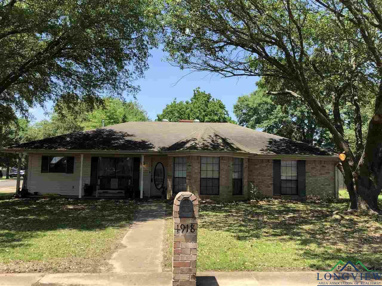 Property Photo:  1918 Castlegate  TX 75654 