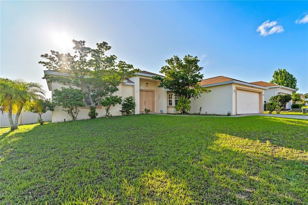 Property Photo:  1511 Merrimack Pkwy  FL 33837 