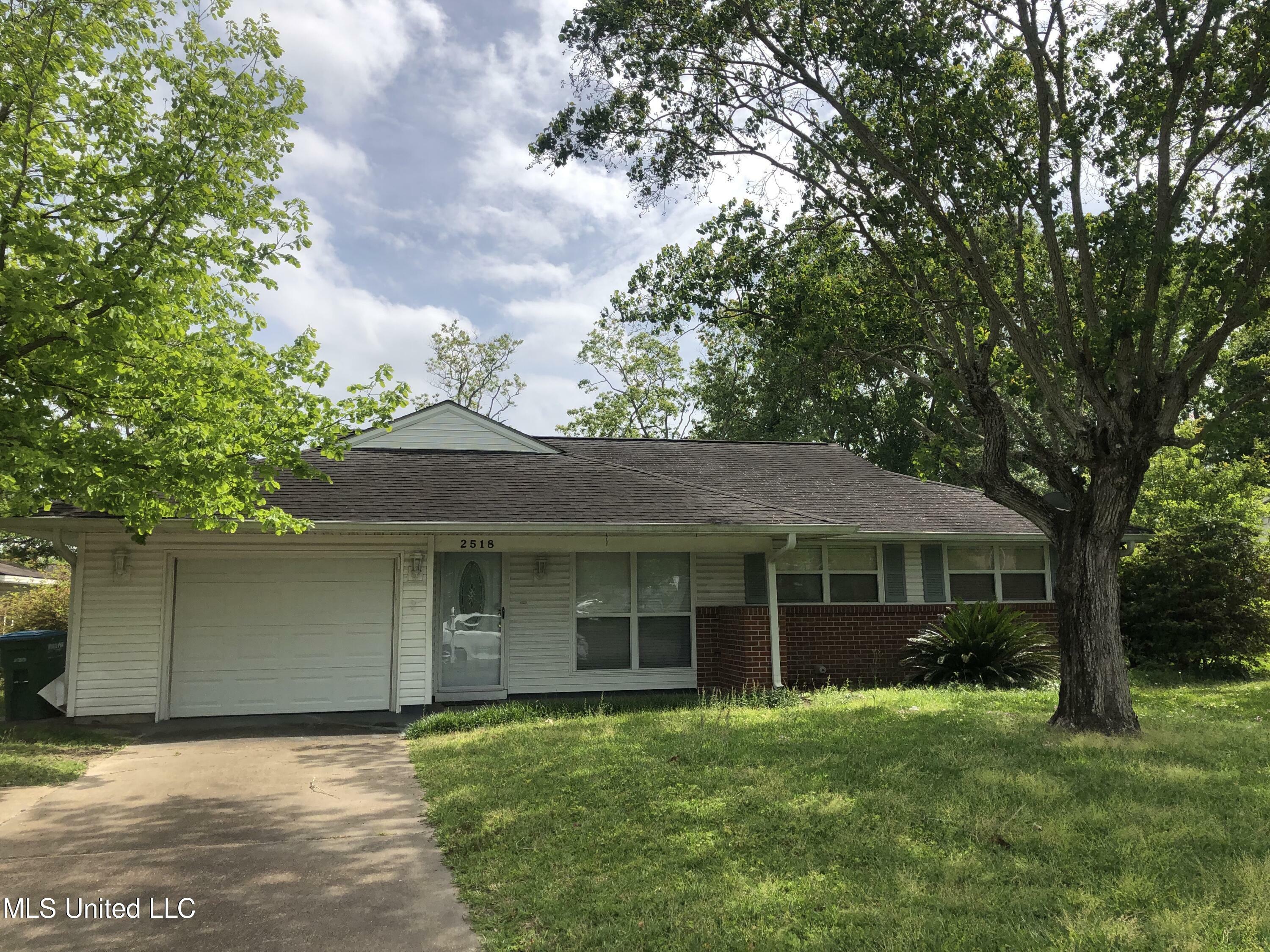 Property Photo:  2518 Clairmont Avenue  MS 39567 