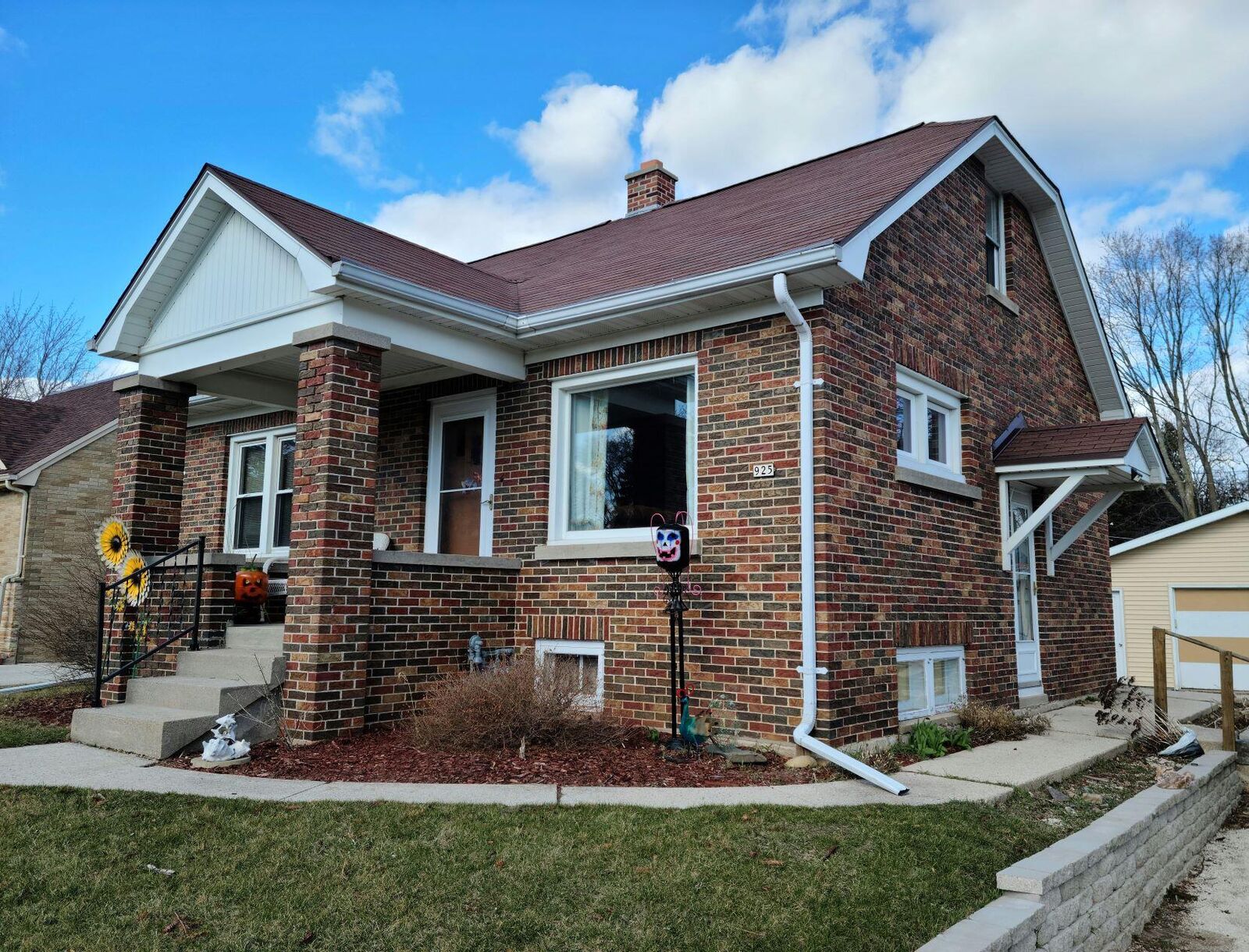 Property Photo: 925 N 37th St WI 53081