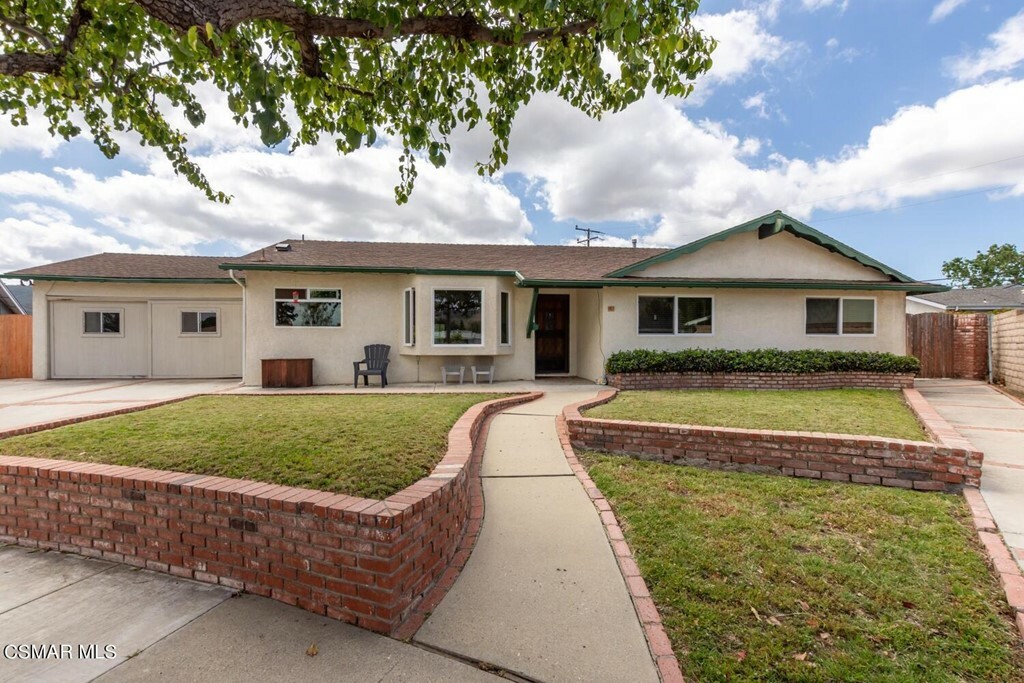 Property Photo:  417 Bob Court  CA 91320 