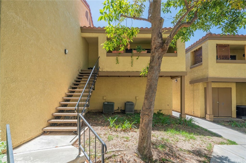 Property Photo:  1118 W Blaine Street 204  CA 92507 