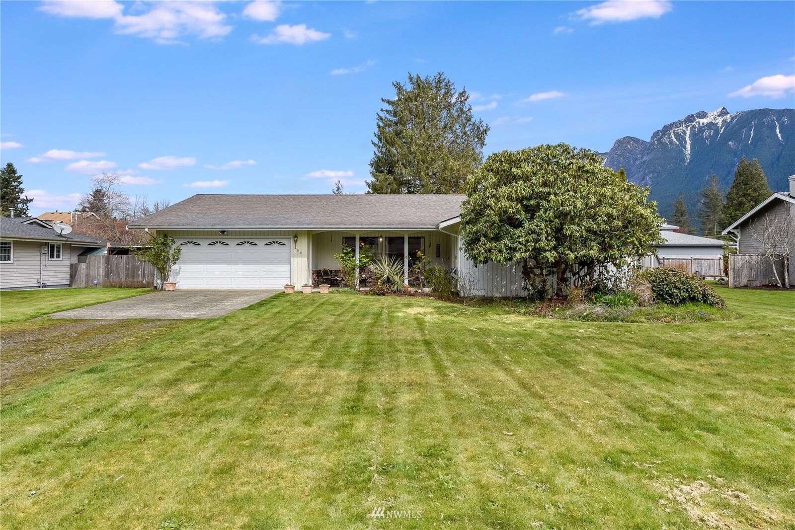 Property Photo:  450 SE Alder Drive  WA 98045 