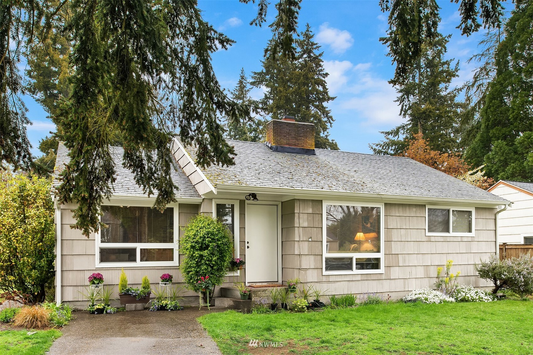 Property Photo:  902 NE 115th Street  WA 98125 