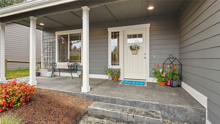 Property Photo:  2418  California Avenue E  WA 98366 